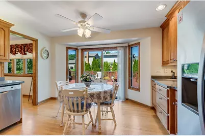 7706 Hayenga Lane, Darien, IL 60561 - Photo 8