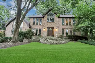 985 Chapel Ct N, Glen Ellyn, IL 60137 - Photo 2