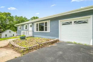 198 Winona Dr, Machesney Park, IL 61115 - Photo 2