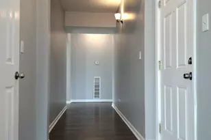 2525 E 72nd Pl, Chicago, IL 60649 - Photo 4