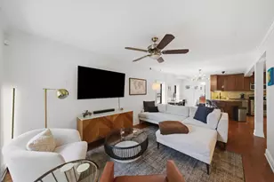 2013 W Crystal St, Chicago, IL 60622 - Photo 2