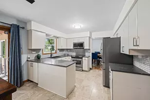281 Tyler Ct, Libertyville, IL 60048 - Photo 6