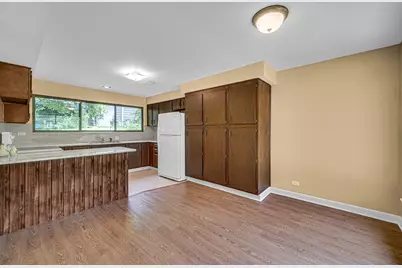3620 Douglas Road, Downers Grove, IL 60515 - Photo 2