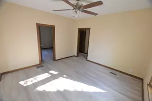 451 Marion Ave, Aurora, IL 60505 - Photo 6