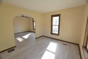 451 Marion Ave, Aurora, IL 60505 - Photo 2