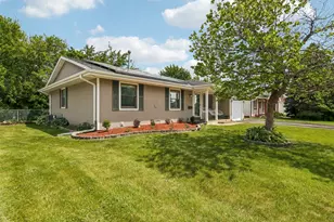 951 Grissom Trail, Elk Grove Village, IL 60007 - Photo 2