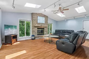 951 Grissom Trail, Elk Grove Village, IL 60007 - Photo 12