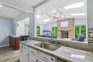 951 Grissom Trail, Elk Grove Village, IL 60007 - Photo 8