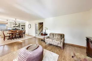2825 Eisenhower Dr, Des Plaines, IL 60018 - Photo 6