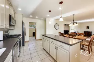 2825 Eisenhower Dr, Des Plaines, IL 60018 - Photo 10