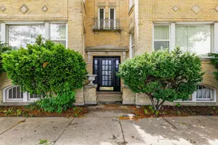 17 Garfield St, Oak Park, IL 60304 - Photo 2