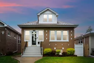 4526 N Mobile Ave, Chicago, IL 60630 - Photo 2