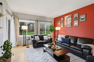 101 Windwood Ct, Buffalo Grove, IL 60089 - Photo 2
