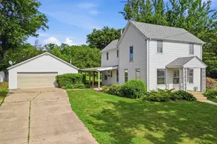 411 S McKendrie St, Mount Morris, IL 61054 - Photo 1