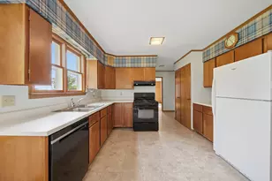 411 S McKendrie St, Mount Morris, IL 61054 - Photo 2