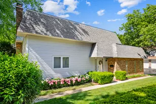 223 Pin Oak Dr, Wilmette, IL 60091 - Photo 1
