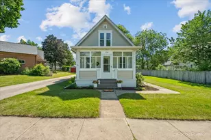 236 Short St, East Dundee, IL 60118 - Photo 1