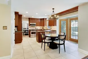 1310 W Hampton Pl, Palatine, IL 60067 - Photo 8