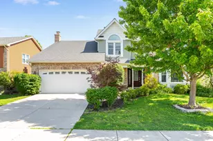 27W306 Victoria Ln, Winfield, IL 60190 - Photo 2