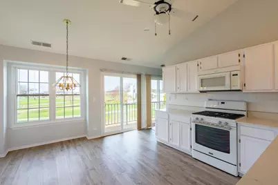 629 W Streamwood Boulevard #B, Streamwood, IL 60107 - Photo 2