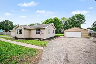 936 Old Indian Trail, Aurora, IL 60506 - Photo 1