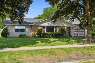 934 Pennsylvania Ave, Aurora, IL 60506 - Photo 1