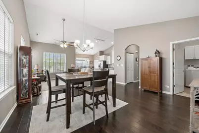 605 N Falls Circle, Pingree Grove, IL 60140 - Photo 4