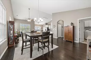 605 N Falls Circle, Pingree Grove, IL 60140 - Photo 4