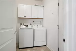 605 N Falls Circle, Pingree Grove, IL 60140 - Photo 10