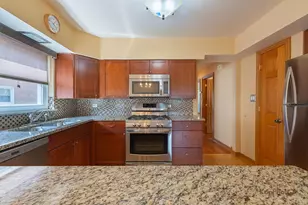 8465 W Berwyn Ave, Chicago, IL 60656 - Photo 12
