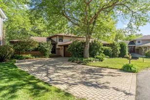 1093 Poplar Ct, Lake Zurich, IL 60047 - Photo 1