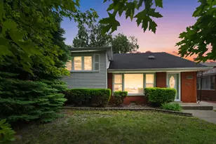 4821 W 105th St, Oak Lawn, IL 60453 - Photo 1