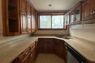 7434 N Seeley Ave, Chicago, IL 60645 - Photo 10
