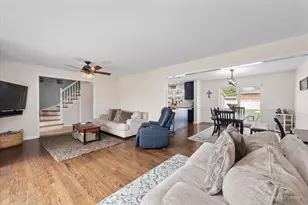 442 Courtesy Ln, Des Plaines, IL 60018 - Photo 4