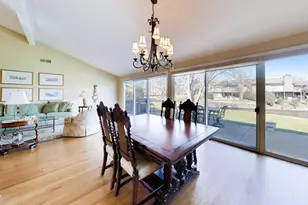 107 Briarwood Ln, Oak Brook, IL 60523 - Photo 10