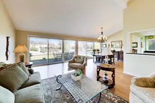 107 Briarwood Ln, Oak Brook, IL 60523 - Photo 8