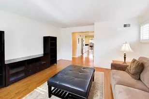 107 Briarwood Ln, Oak Brook, IL 60523 - Photo 16