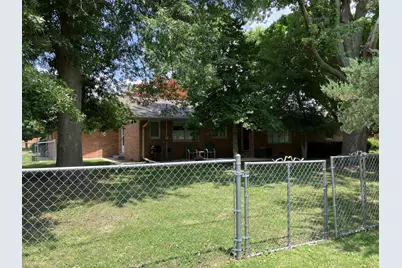 425 Crestmore Avenue, Mattoon, IL 61938 - Photo 2