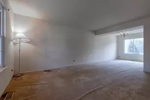 1687 Templeton Ct, Mundelein, IL 60060 - Photo 4
