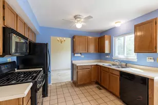 1687 Templeton Ct, Mundelein, IL 60060 - Photo 6