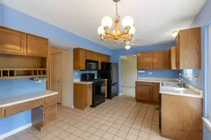 1687 Templeton Ct, Mundelein, IL 60060 - Photo 8