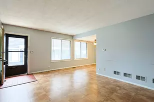 6254 Kit Carson Dr, Hanover Park, IL 60133 - Photo 4