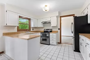 321 Ashwood Dr, Schaumburg, IL 60193 - Photo 8