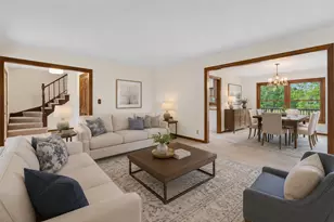 321 Ashwood Dr, Schaumburg, IL 60193 - Photo 2