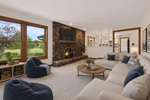 321 Ashwood Dr, Schaumburg, IL 60193 - Photo 4