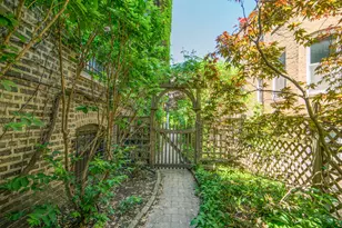622 W Briar Pl, Chicago, IL 60657 - Photo 14