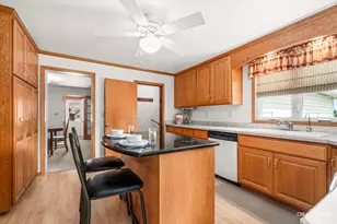 305 E Navaho Ave, Shabbona, IL 60550 - Photo 8