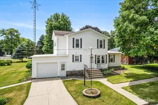 305 E Navaho Ave, Shabbona, IL 60550 - Photo 32