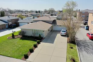 7849 W 79th Pl, Bridgeview, IL 60455 - Photo 2
