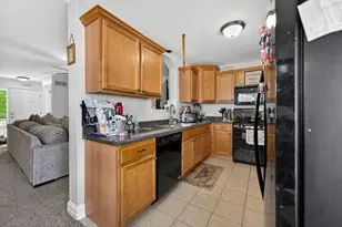 215 W Cortland Center Rd, Cortland, IL 60112 - Photo 6